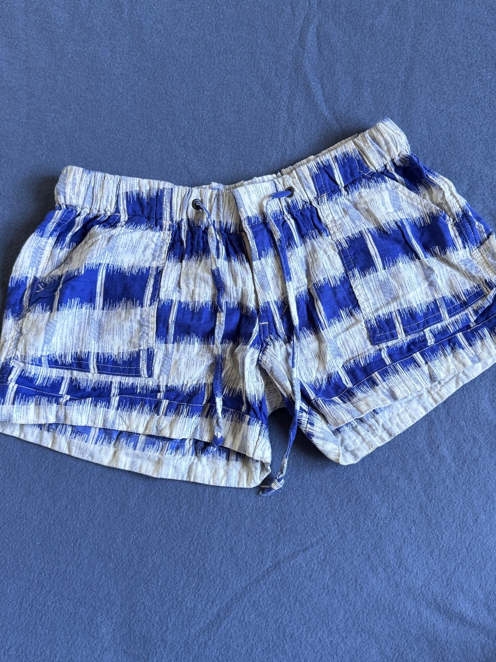 Blue and White Brushstroke Print Casual Shorts